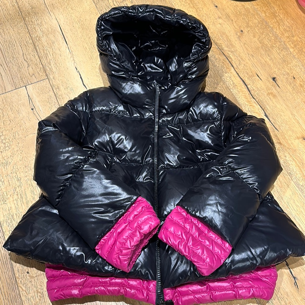 Adorable Moncler in mint condition. 💗🖤